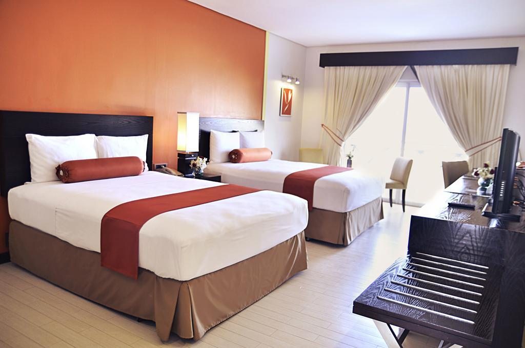 Thunderbird Resorts - Poro Point San Fernando City  Экстерьер фото