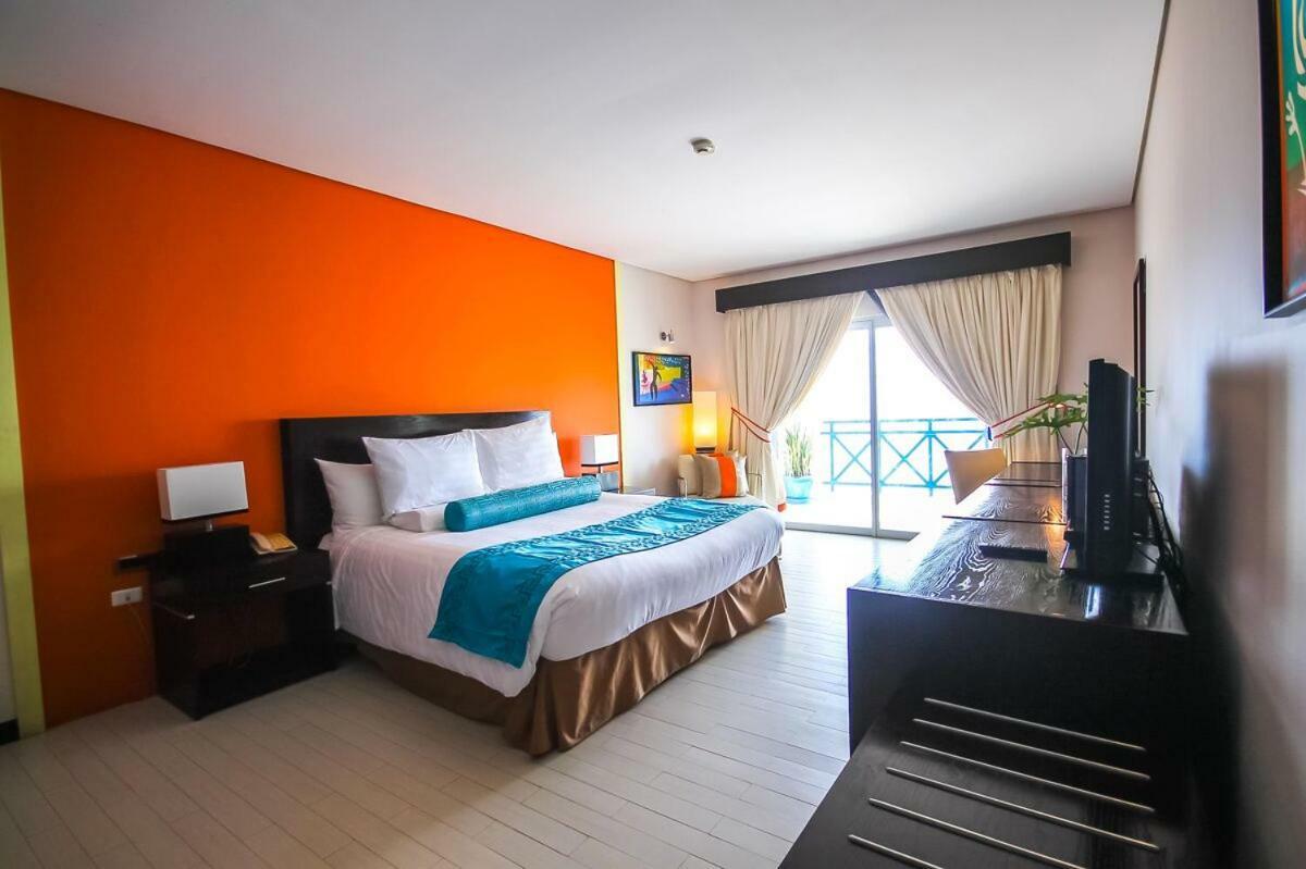 Thunderbird Resorts - Poro Point San Fernando City  Экстерьер фото